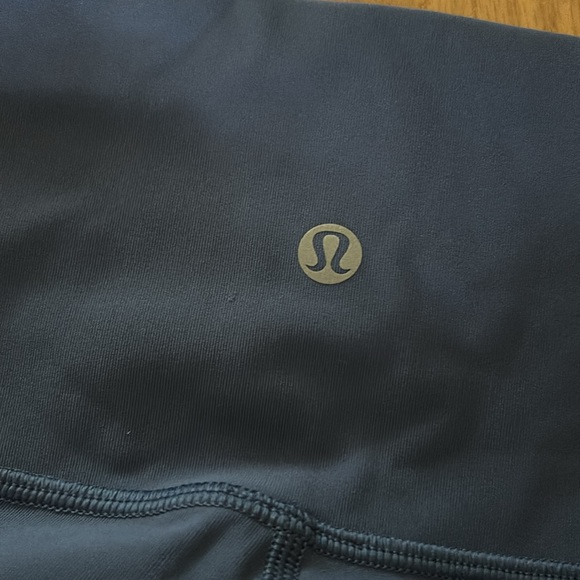Lululemon size 4 - Picture 7 of 8